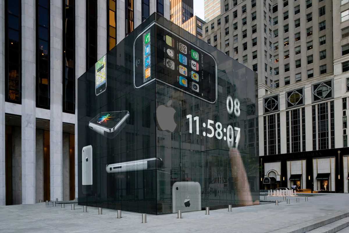 Apple Store 5ta Avenida con proyecciones luminosas para el iPhone original