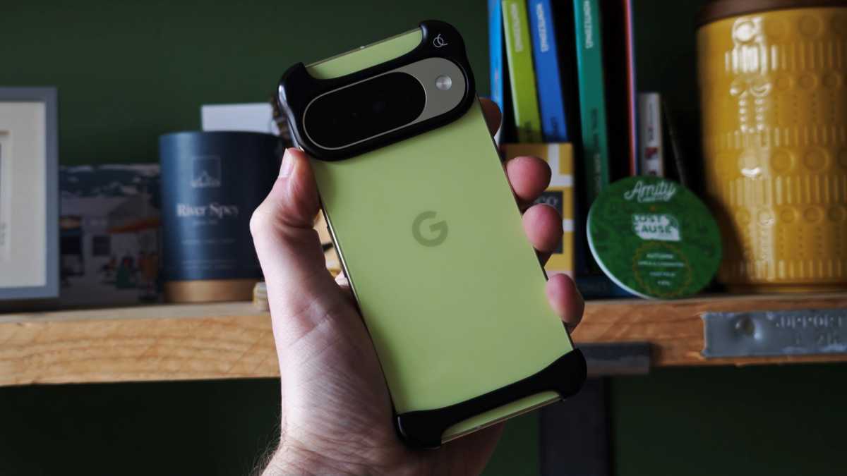 Arc Pulse case review on Pixel 10 3