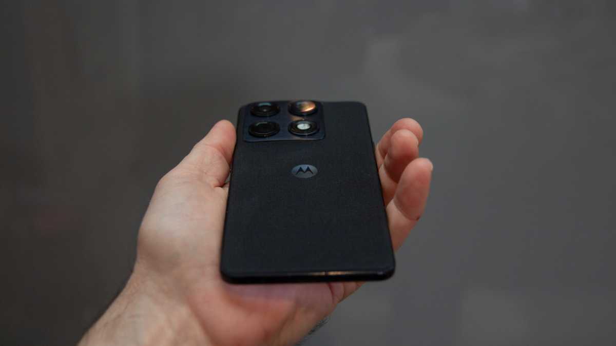 Motorola Signature back