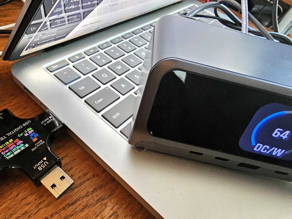 MOKiN 13 IN 1 Laptop Docking Station power