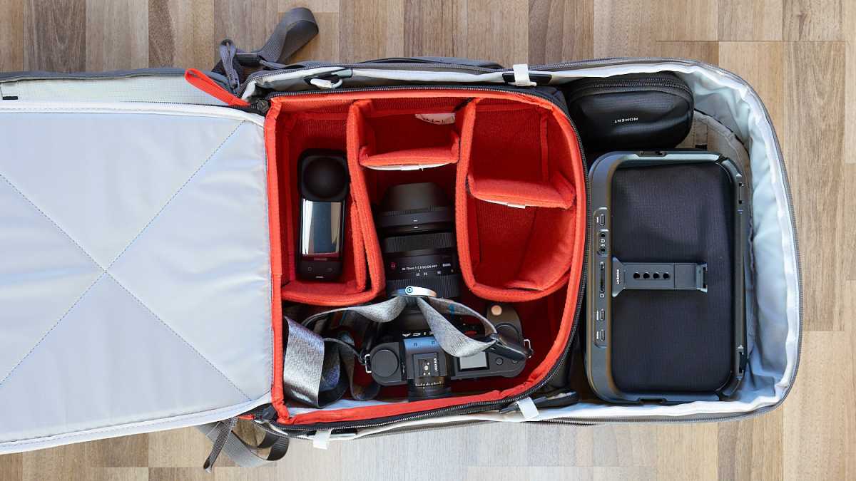 Moment Everything28l 03