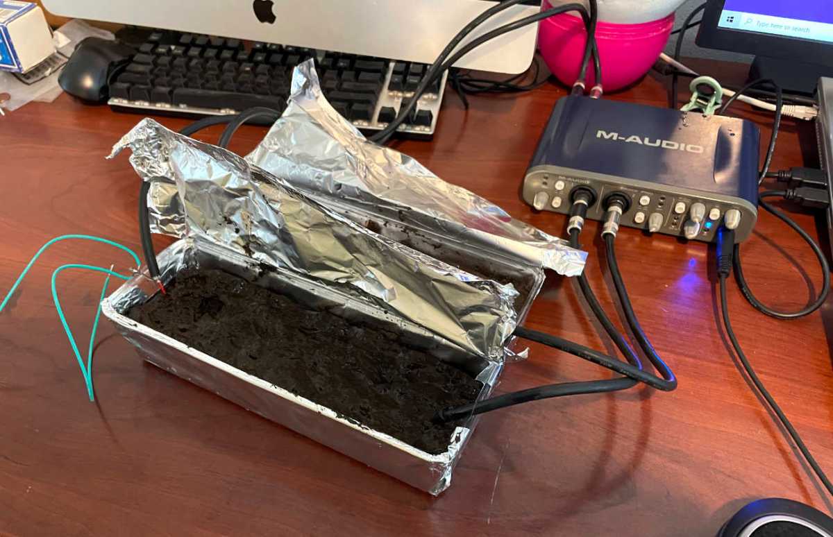 Mud as an audio conduit - part of an experiment by diyaudio.com user Pano