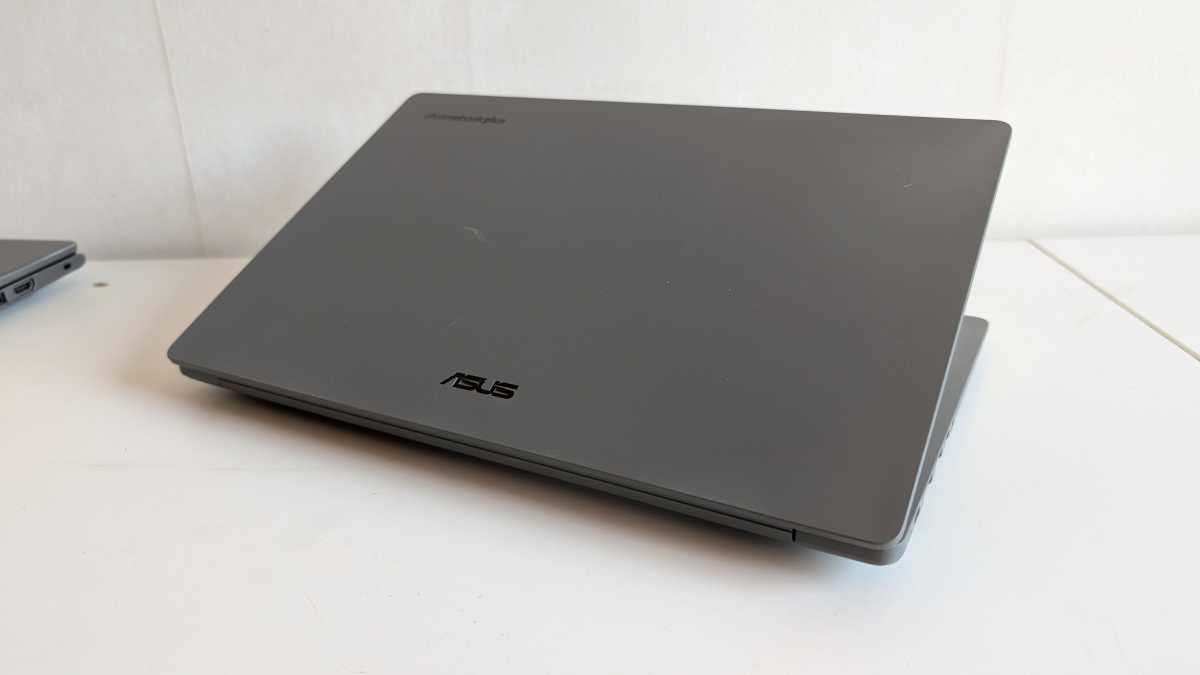 Asus Chromebook Plus 14 baksida