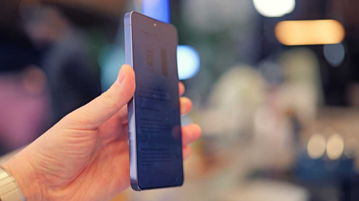 Privacy Display on Samsung Galaxy S26 Ultra 2