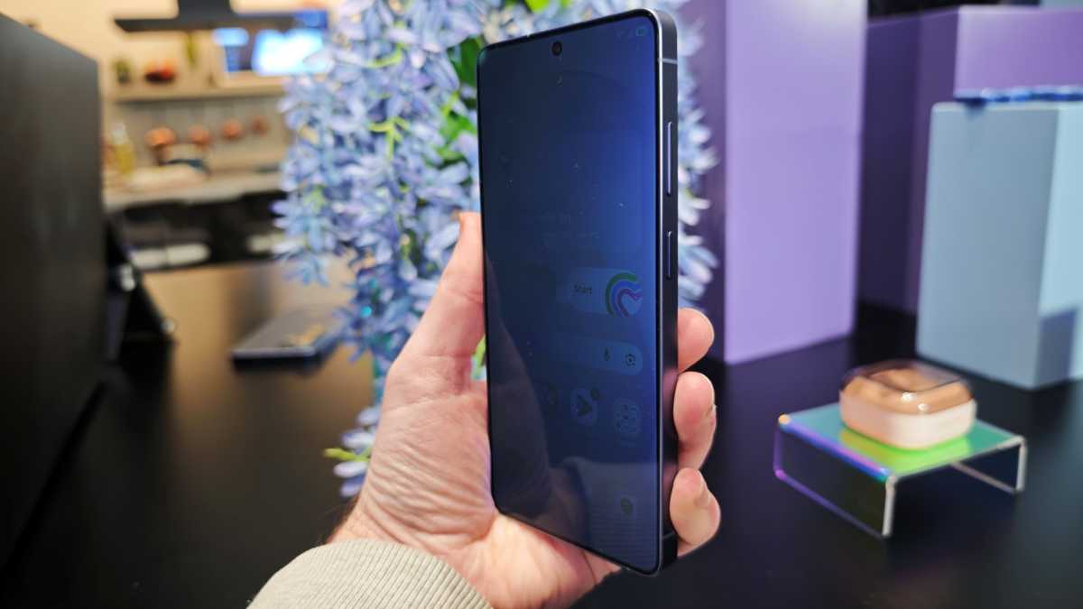 Samsung Galaxy S26 Ultra privacy display angles 4