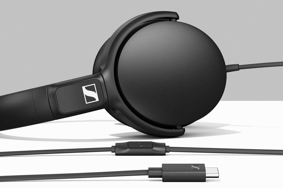 Close-up photo of HD 400U headphones and cable controls