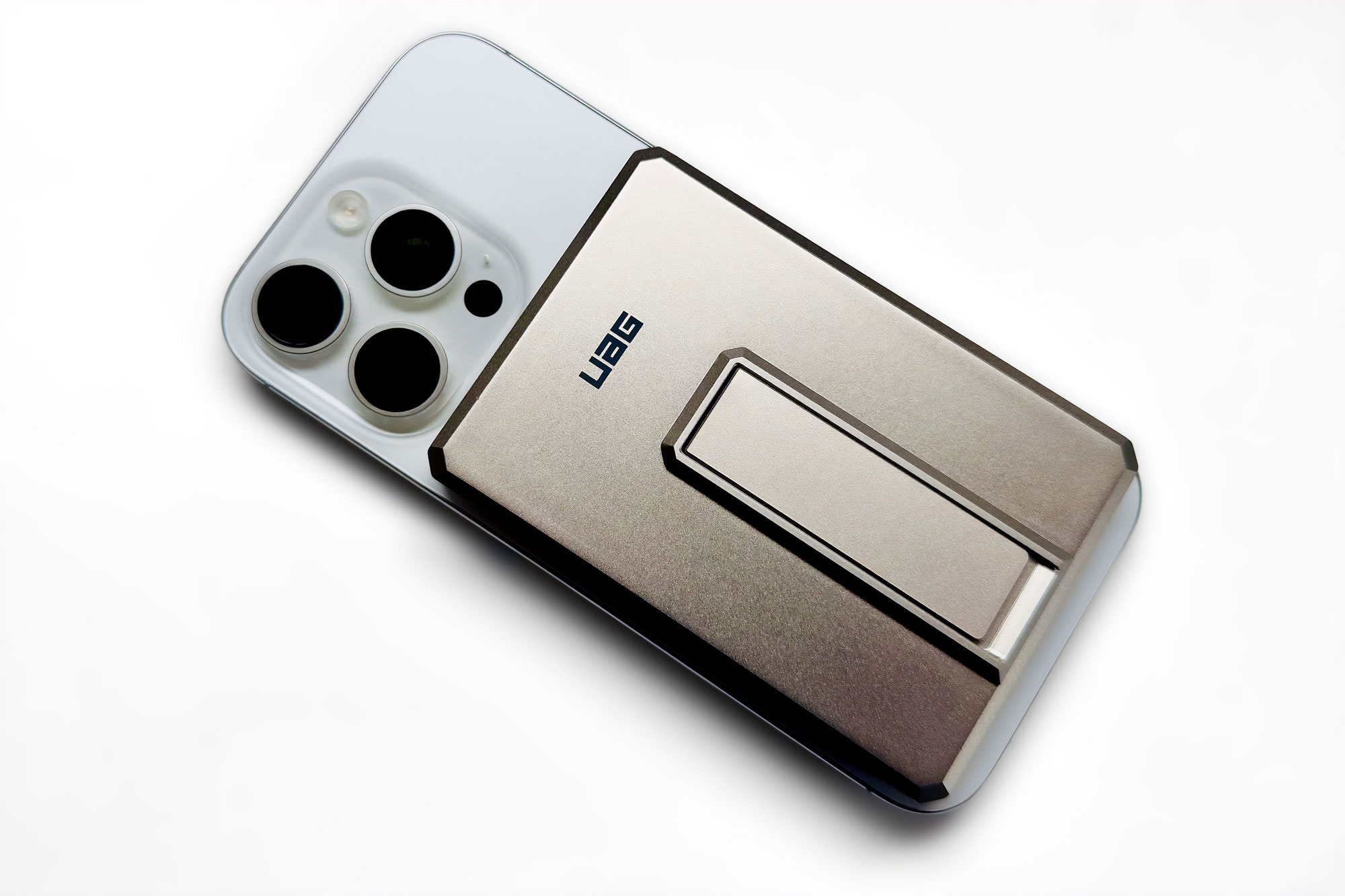 UAG SRGE Slim 5K Power Bank with Stand – Impressive test score for a 5K