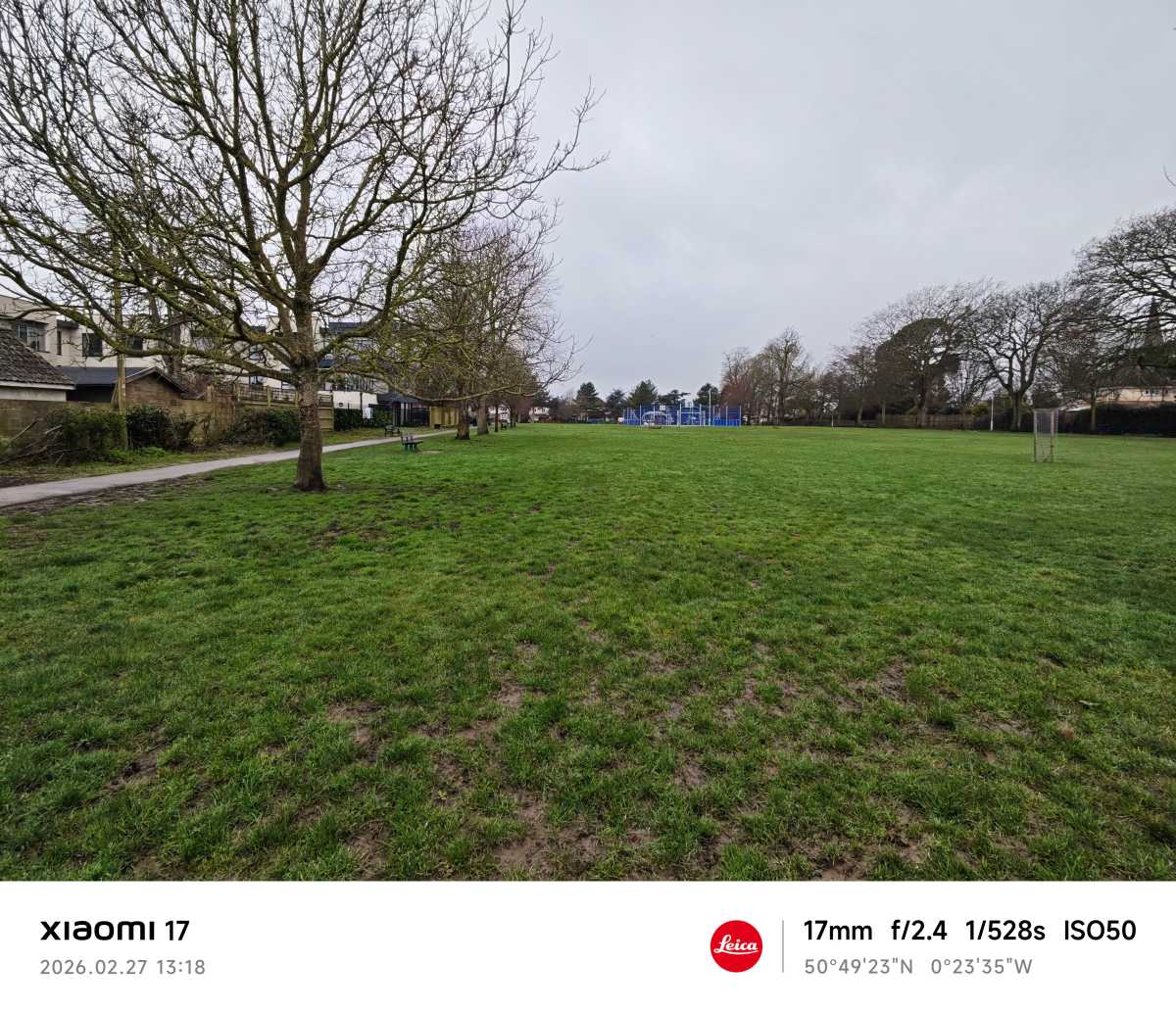 Xiaomi 17 camera sample dog zoom 0.7x