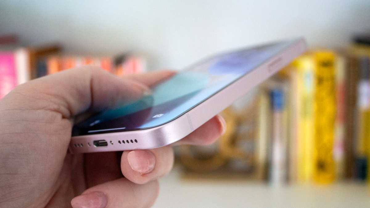 Apple iPhone 17e review 16