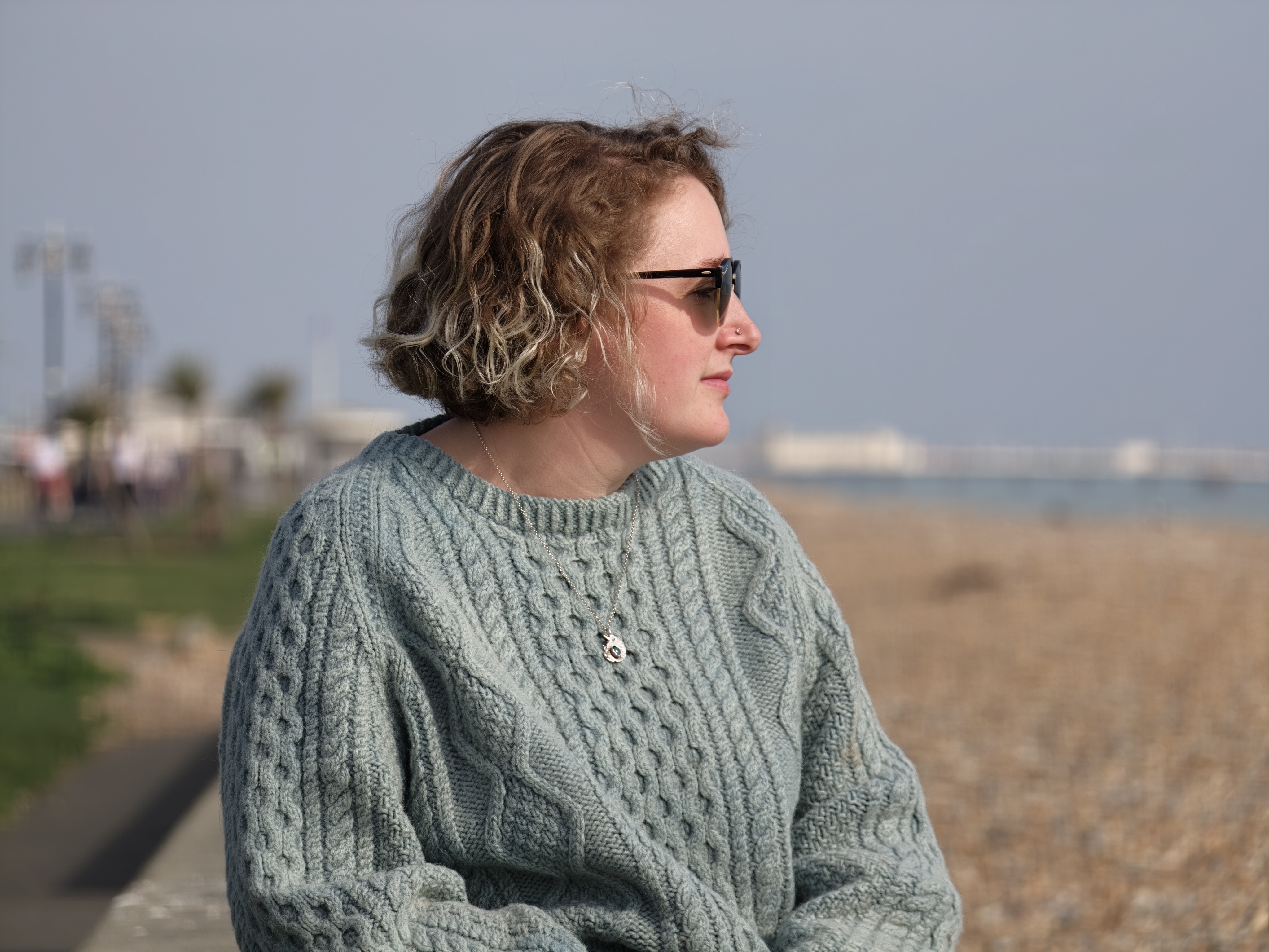 Honor Magic 8 Pro camera sample Professional Imaging Kit Oppo Find X9 Pro with teleconverter comparison Ellie side