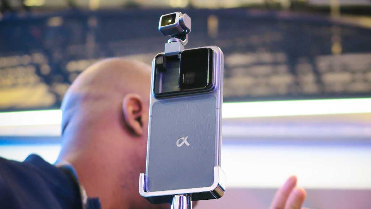 Honor Robot Phone hands on MWC 26 back open