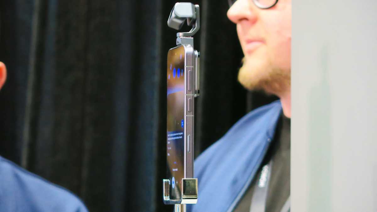 Honor Robot Phone hands on MWC 26 side