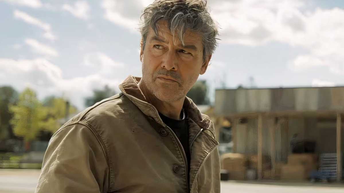 Lanterns - Kyle Chandler as Hal Jordan