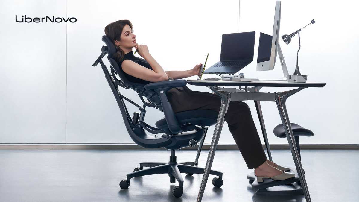 LiberNovo Omni Desk 1