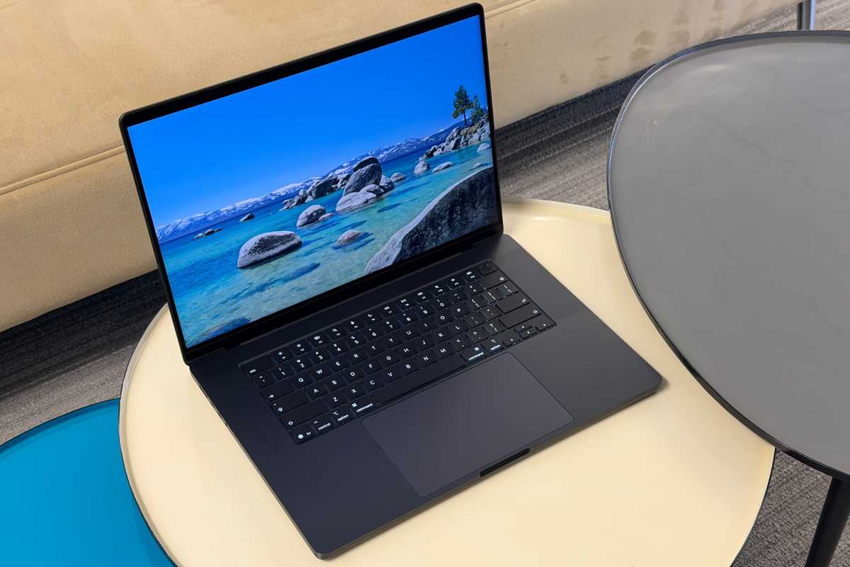 M5 Max 16 MacBook Pro
