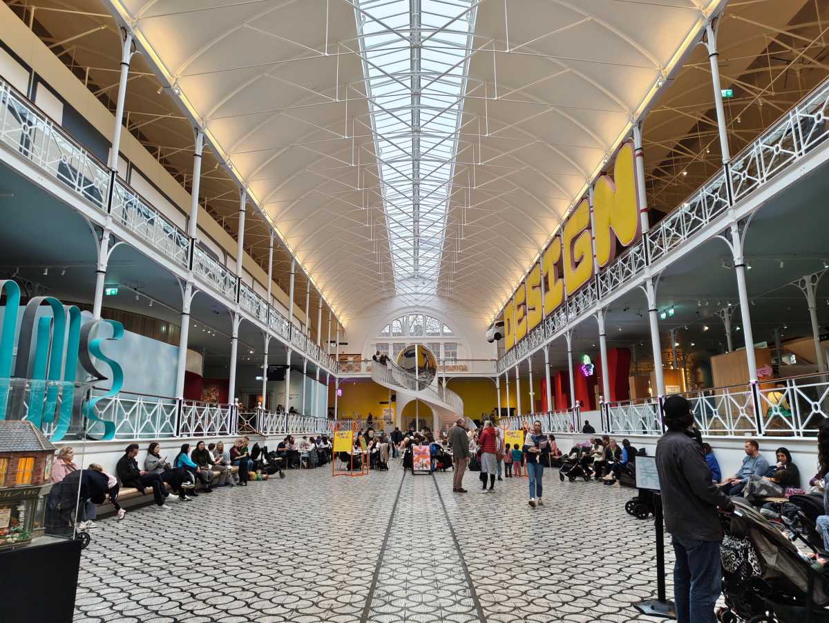 Nothing Phone 4a camera sample Young V and A