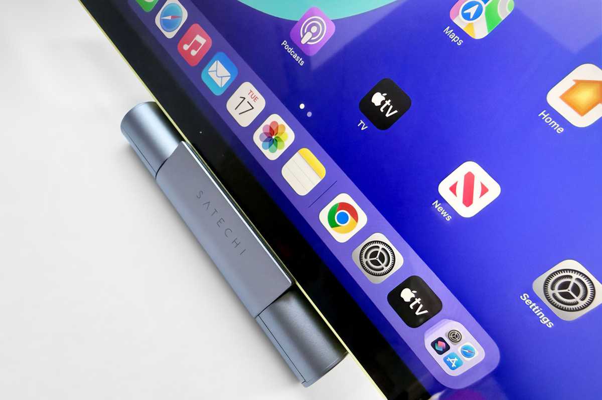 Satechi OnTheGo Foldable Stand Hub screen