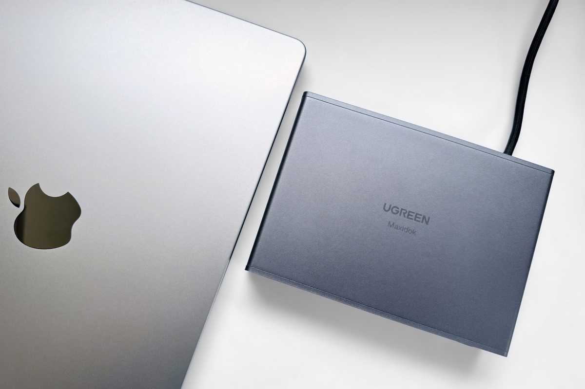 Ugreen Maxidok 10 in 1 Thunderbolt 5 Docking Station and MacBook