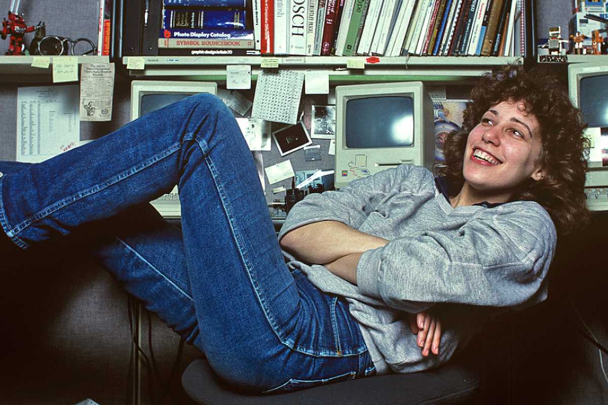 Susan Kare with the Macintosh in 1984