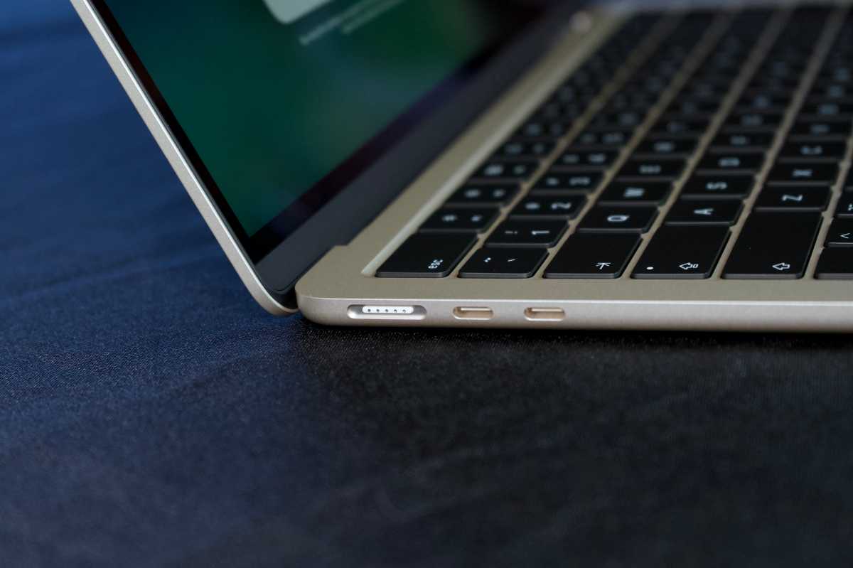 MacBook Air M5 ports