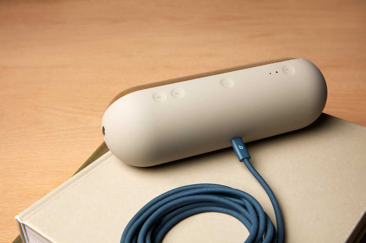 Beats Speaker with 3m Navy Cable