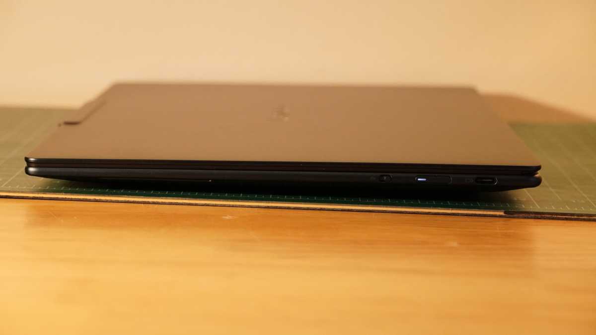 Lenovo Yoga Slim 7x Gen 11 ports