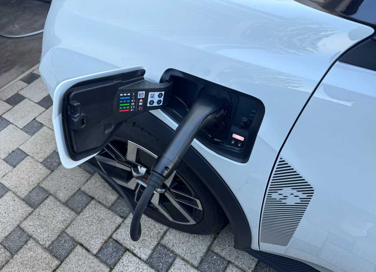 Klick für Vollbild-Ansicht 🔍 Test Anker Solix Multisystem Auto laden