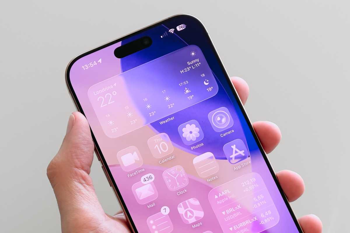 iOS 26 Liquid Glass
