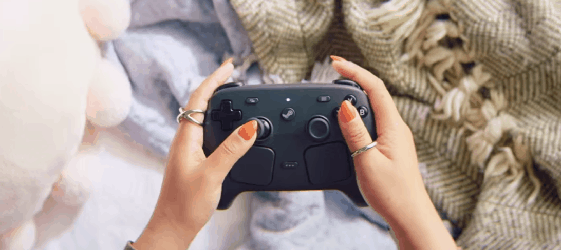 Steam Controller GIF in different hands 