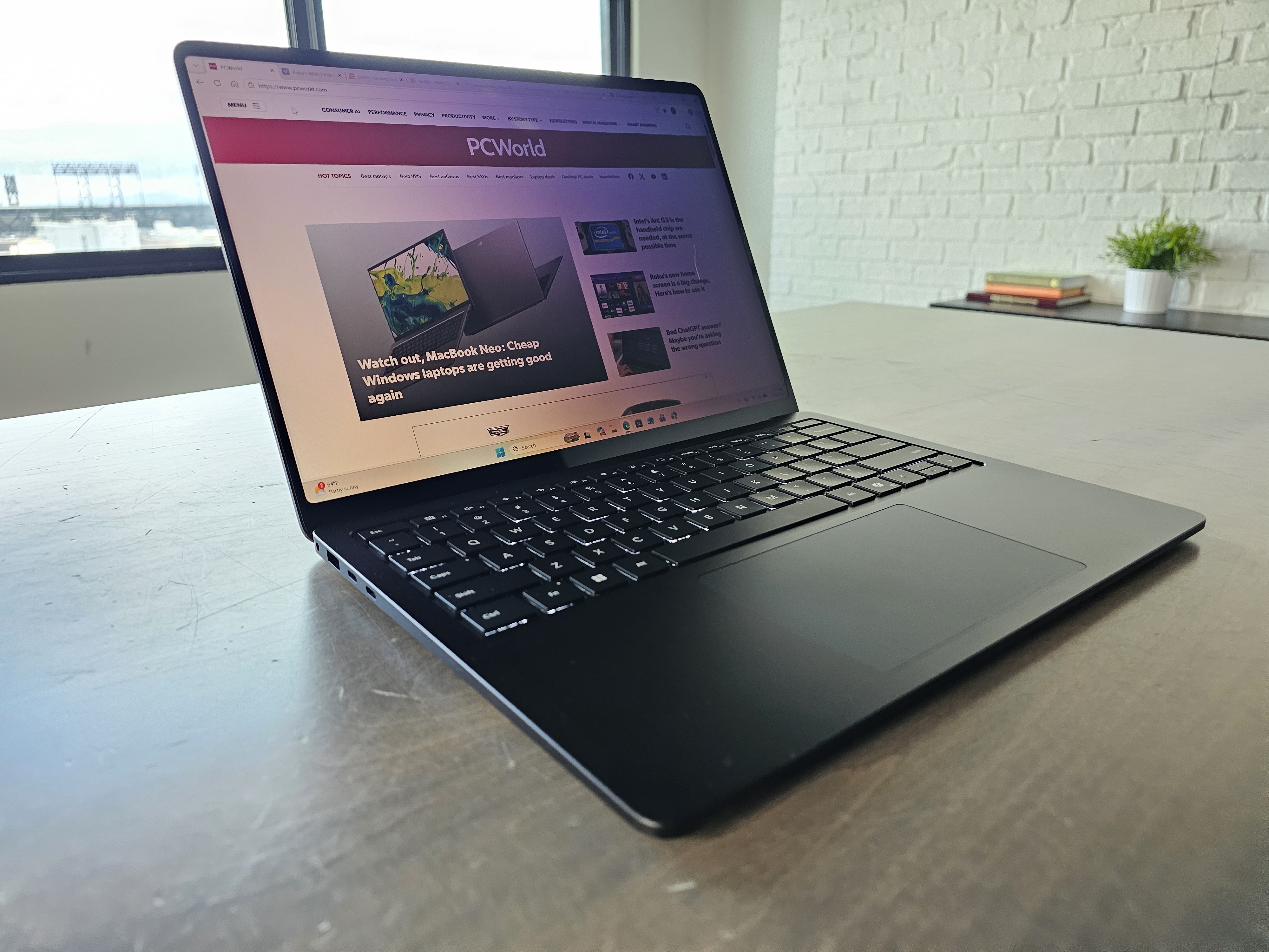 Surface Laptop 8 for Business privacy screen off