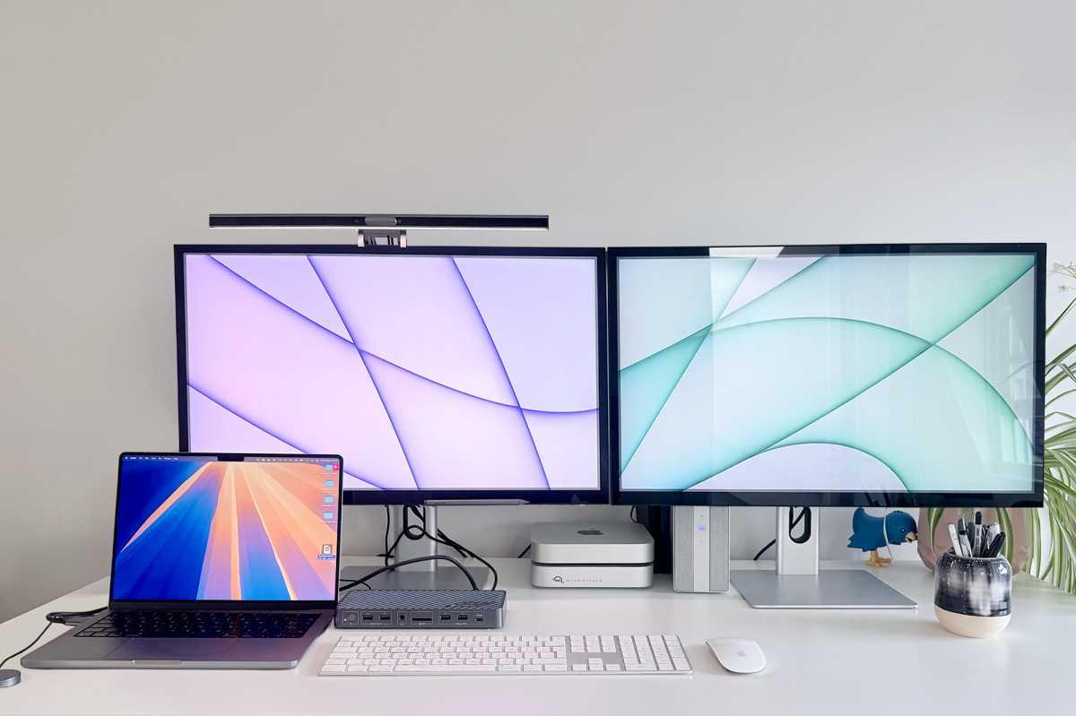 AV Access iDock M10 KVM MacBook Mini Screens