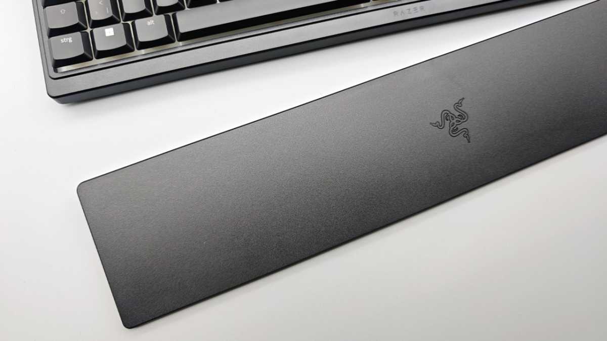 Abnehmbare Handgelenkauflage bei der Razer Ornata V3 X