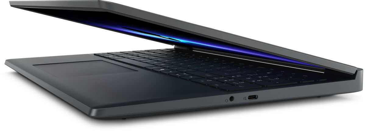 Alienware 15 Right Side View 2