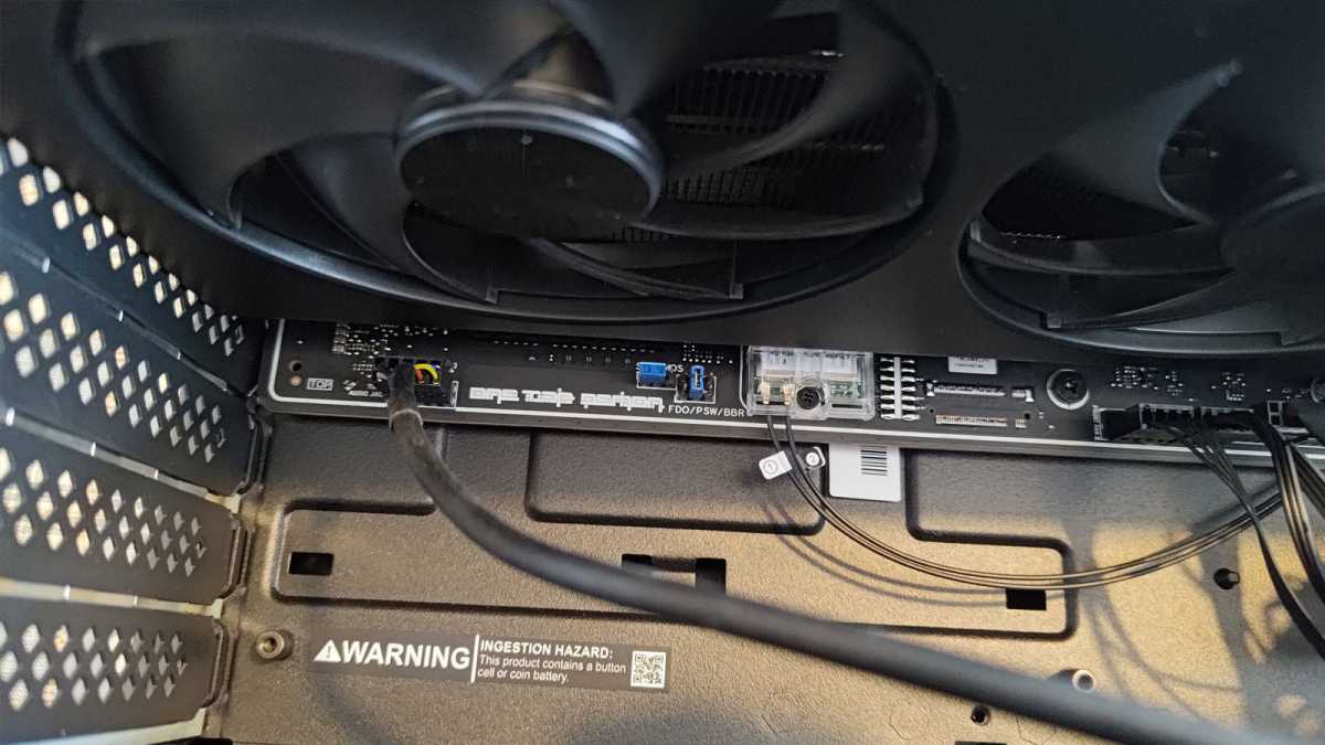 GeForce RTX 5090 within PC case blocking motherboard