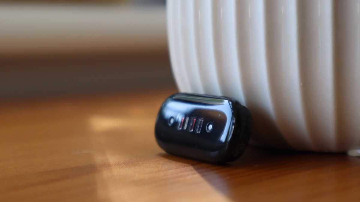 The sensors on the back of the Fitbit Air