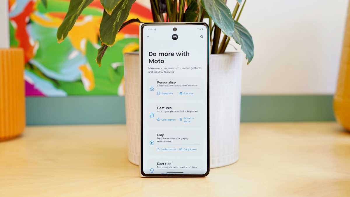 Motorola Razr Fold 16