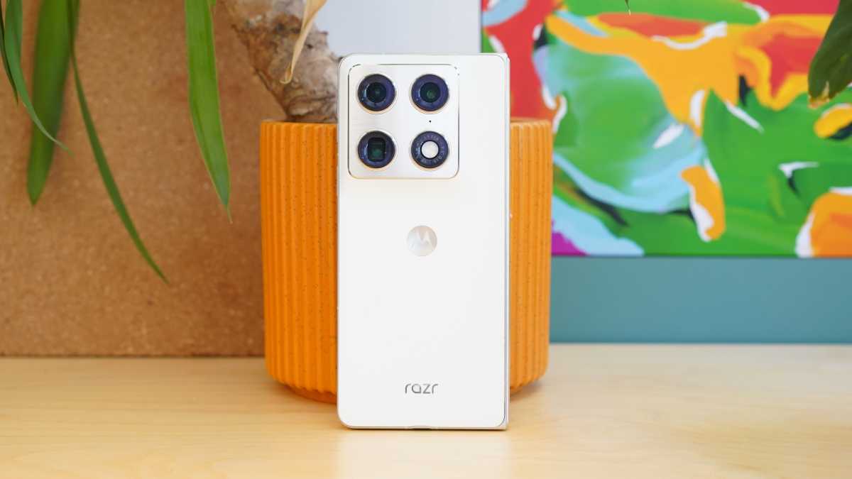 Motorola Razr Fold 19
