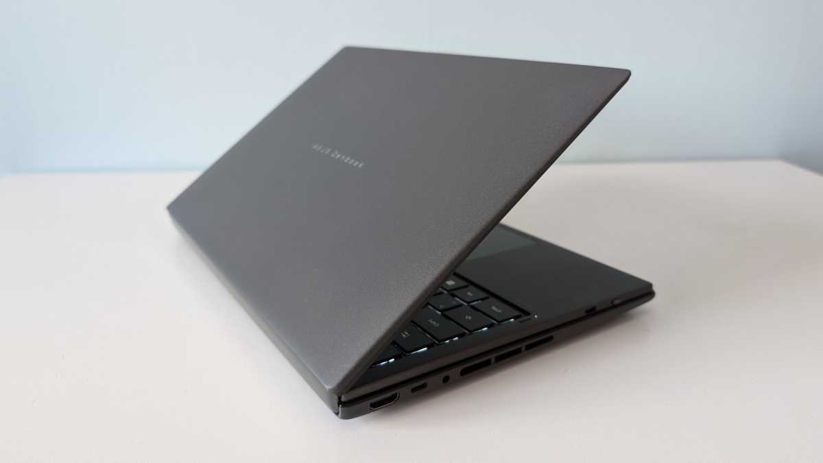 Asus Zenbook Duo UX8407 laptop