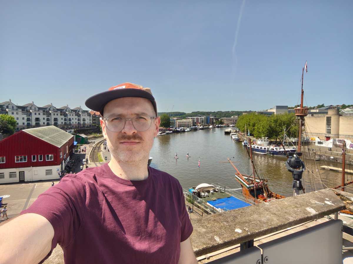 Selfie wide