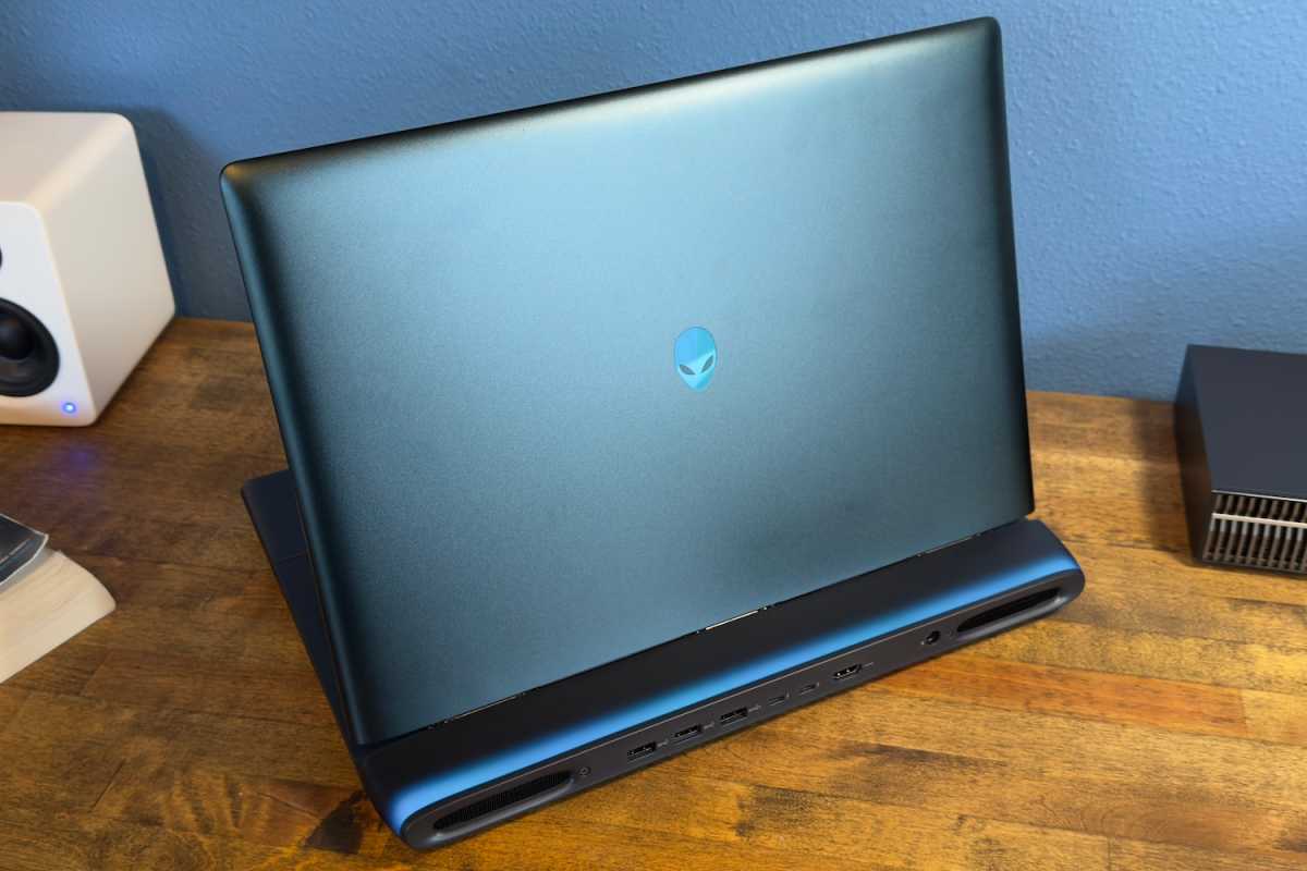Alienware 16 Area-51 design
