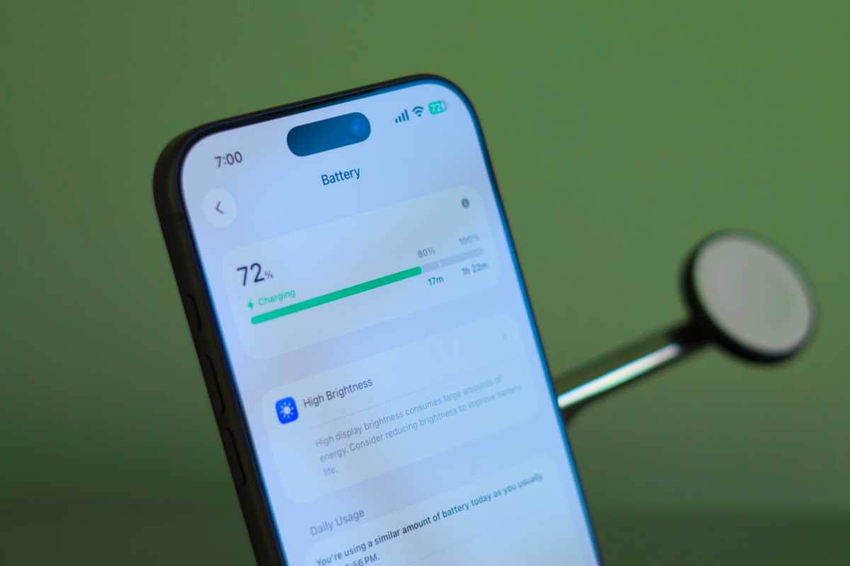 iPhone 17 Pro Max charging battery