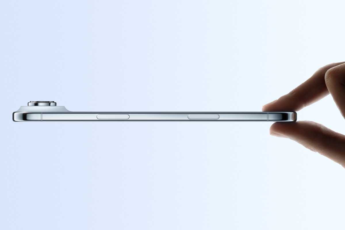 iPhone Air being beld at the bottom horizontally to show its thinness