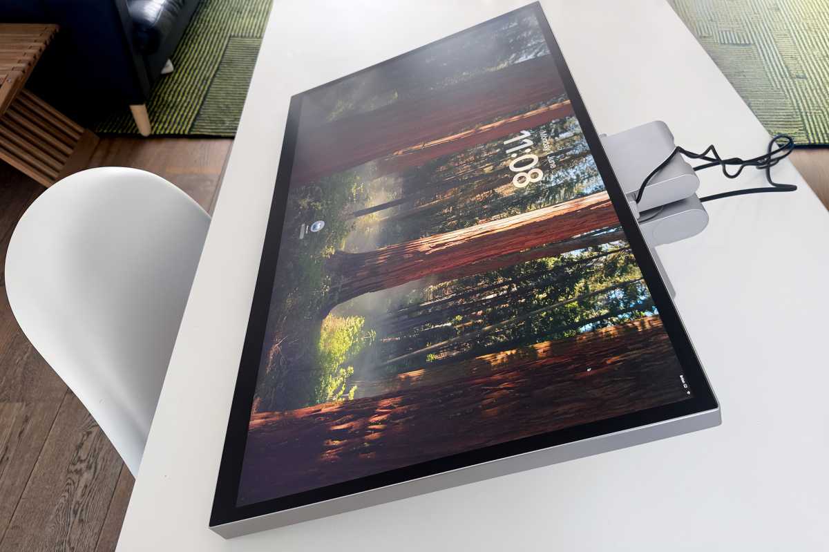 Alogic Aspekt Touch 32 inch Display lowered overview