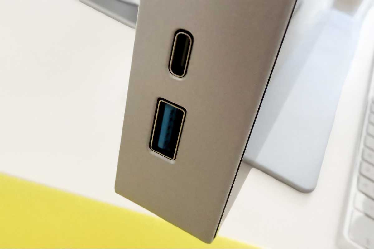 Alogic Aspekt Touch 32 inch Display side ports