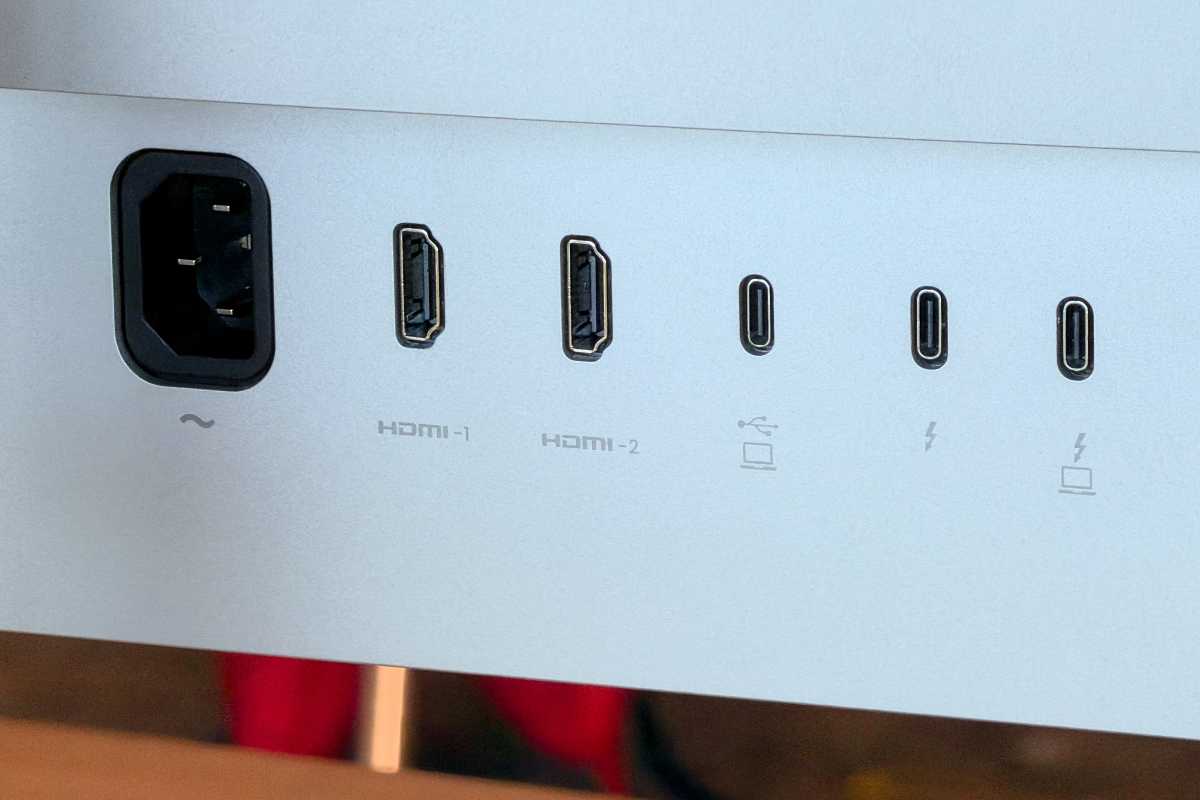 BenQ MA320UG rear ports