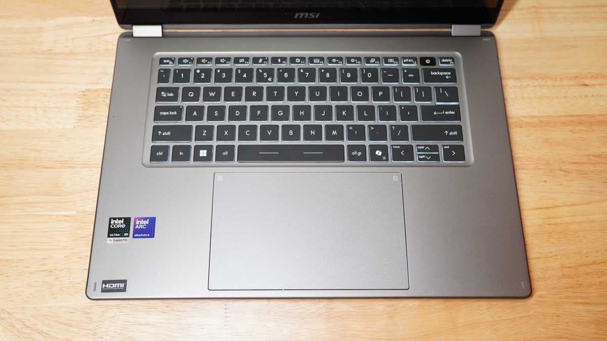 MSI Prestige 16 Flip AI + keyboard
