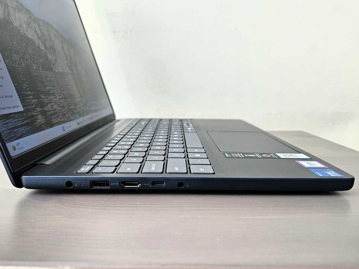 Lenovo IdePad Slim 3i left side