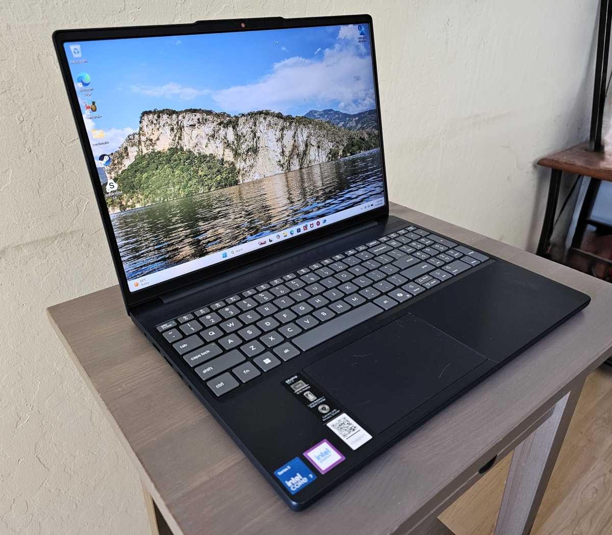 Lenovo IdeaPad Slim 3i angle shot
