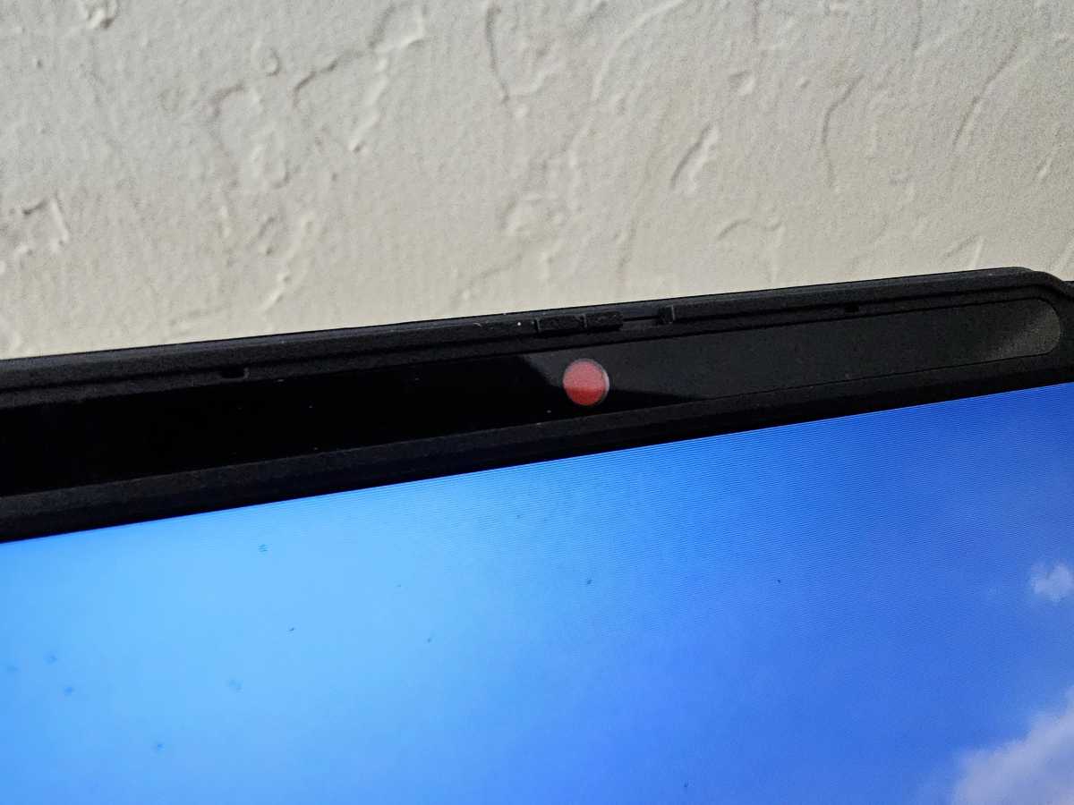 Lenovo IdeaPad Slim 3i webcam shutter