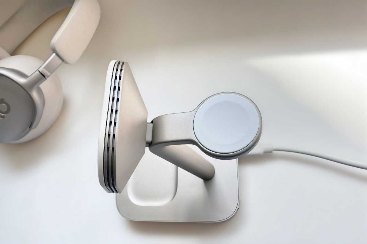 Mophie 4 in 1 Wireless Charge Stand headphones